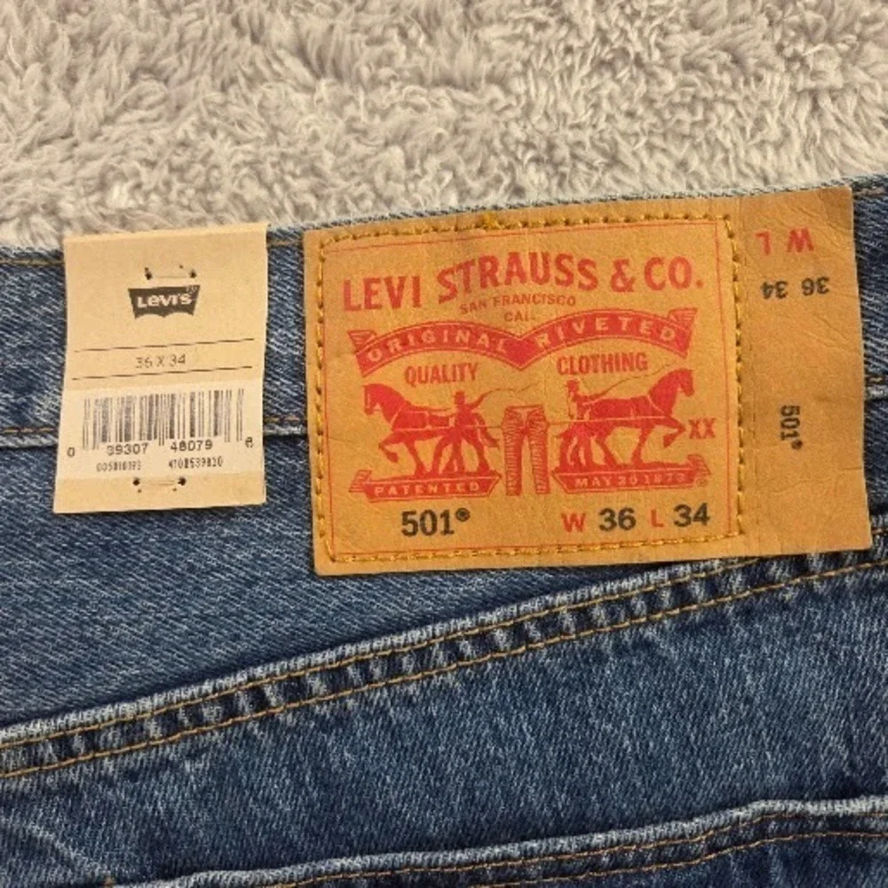 Levis 501 Jeans Men 36x34 Blue Denim Straight Leg Hidden Button Fly Original Fit
